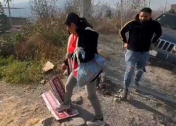 Vecinos de Tultitlán derriban nomenclaturas de la colonia Cuarta Transformación