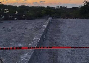 ¡Cruento crimen en Juchitán! Hallan cadáver encobijado en el puente la Burra
