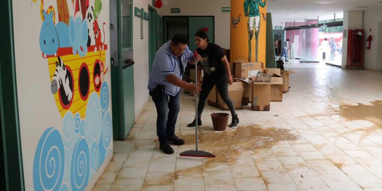 Regresan al Hospital de la Niñez entre carencias; trabaja al 30%