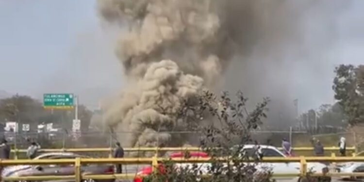 Fuerte incendio en respiraderos del Río de Los Remedios