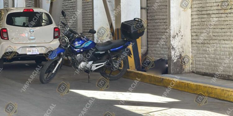 VIDEO | ¡Atroz homicidio! Asesinan a balazos a un hombre en Chedraui Madero