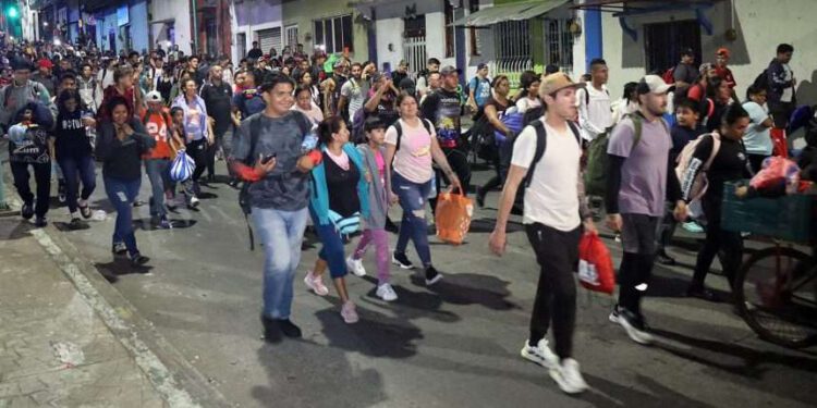 Primera caravana migrante de 2025 parte de Tapachula con esperanza y desafíos