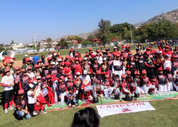 Cantan el play ball en el Polideportivo