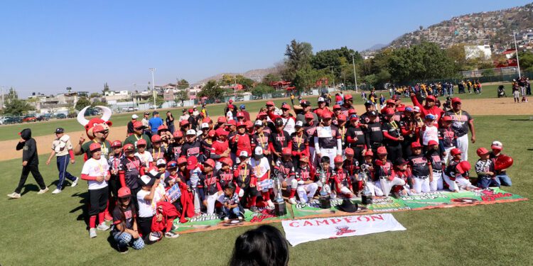 Cantan el play ball en el Polideportivo