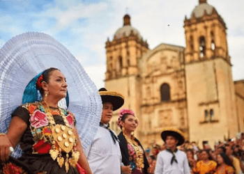 La Guelaguetza es sin duda una de las fiestas más emblemáticas de México, y su celebración se lleva a cabo en la encantadora ciudad de Oaxaca.