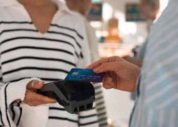 Cómo cobrar en un negocio pequeño: consideraciones que debes tener en cuenta
