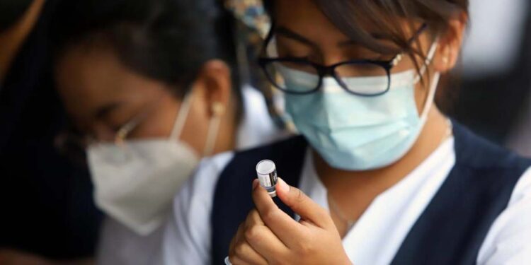 Foto: Archivo // Las autoridades de salud recomendaron acudir a los puestos de vacunación.