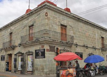 Foto: Adrián Gaytán // Localizada en la esquina de la avenida Miguel Hidalgo y la calle 20 de Noviembre, ciudad de Oaxaca, este inmueble fue otro de los que habitó Juárez.
