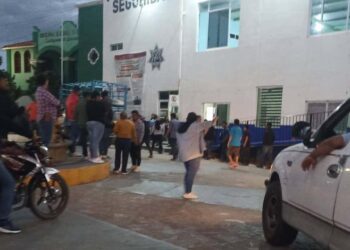Padres de familia exigen la intervención de las autoridades estatales.