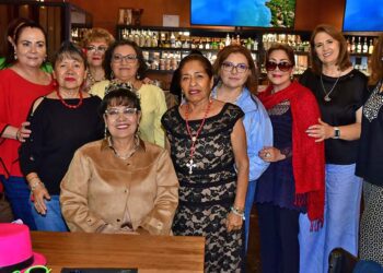 Fotos: Rubén Morales // Para celebrar un año más de vida de Lulú Guzmán se organizó un ameno festejo que reunió a sus grandes amigas.