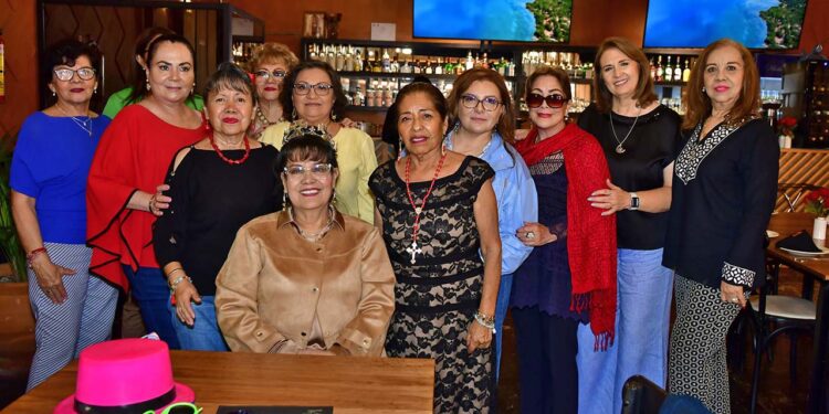 Fotos: Rubén Morales // Para celebrar un año más de vida de Lulú Guzmán se organizó un ameno festejo que reunió a sus grandes amigas.