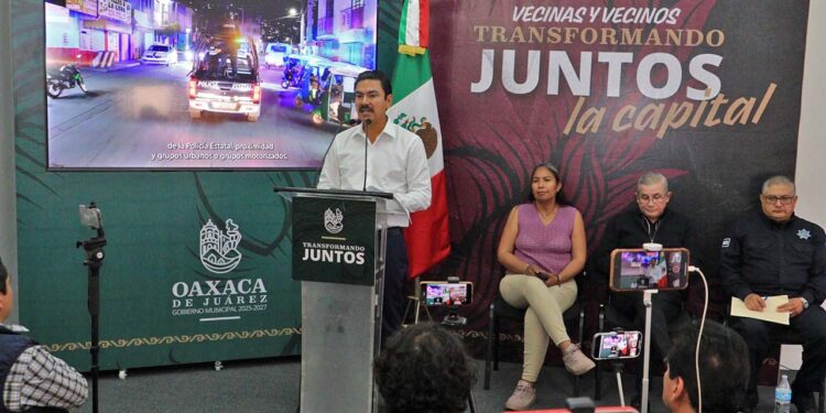 Foto: Adrián Gaytán // Raymundo Chagoya, presidente municipal, durante la conferencia semanal en Palacio Municipal.