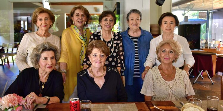 Rosita Bermúdez, Mayola Adiffred, Olga Paz, Nina Castañeda, Adriana Díaz, Lupita Borges, Cuquis Pérez Posada y Chela Aragón.