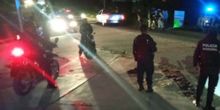 Vecinos aseguran a hombre en colonia de Huajuapan.