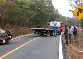 Viajaba en un taxi foráneo del sitio AVOCETA de la colonia Vicente Guerrero.