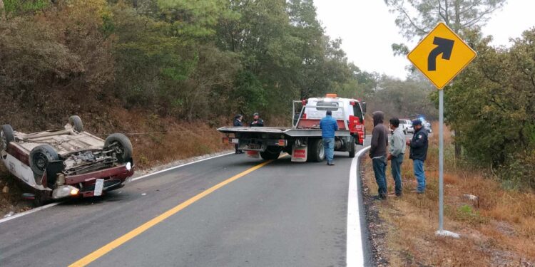 Viajaba en un taxi foráneo del sitio AVOCETA de la colonia Vicente Guerrero.