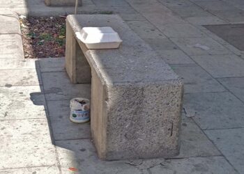 Foto: Lisbeth Mejía Reyes // El andador Bustamante, a un año de abierto para peatones, luce con basura, descuidado y sucio.