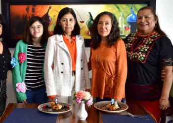 Fotos: Rubén Morales // Esperanza Sánchez, Vanessa Figueroa, Bety Wgright y Gloria Curiel se reunieron para despedir a Guadalupe González y Sandra Soledad Martínez.