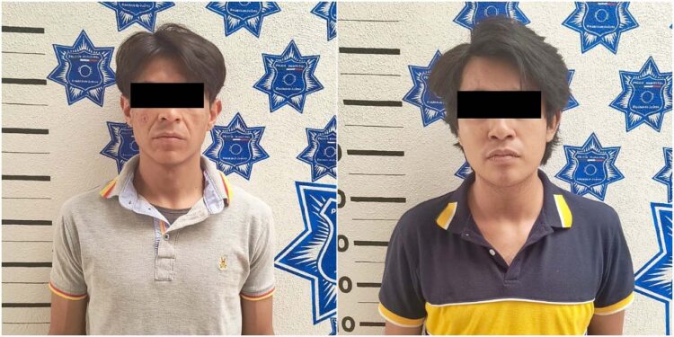 Fueron señalados por una mujer de comportarse de agredirla verbalmente para exigirle dinero.