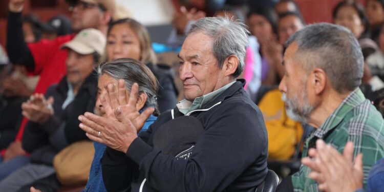 Foto: cortesía // Habitantes de Santa María Yalina reconocen el apoyo del gobernador Salomón Jara Cruz.