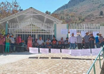 Retienen por segundo día a personal de salud de San Juan Yuta