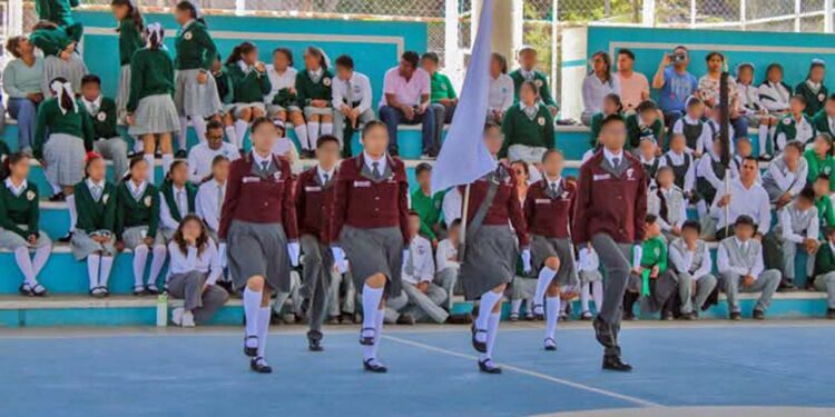 Se reconoció la labor de los instructores y estudiantes que hicieron posible la exhibición.