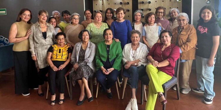 Las queridas amigas de Cristy Woung la acompañaron para expresarle sus mejores deseos.