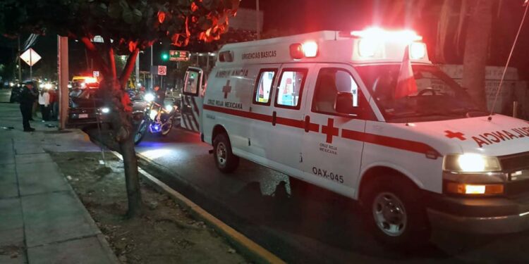 Una persona fue auxiliada por paramédicos de la Cruz Roja Mexicana.