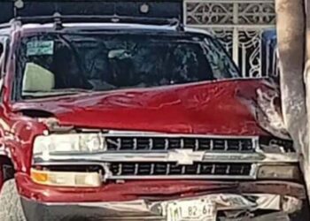 El accidente dejó varios miles de pesos en daños materiales.