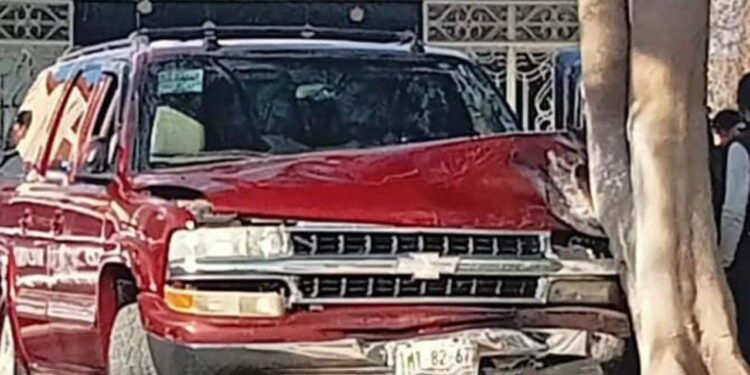 El accidente dejó varios miles de pesos en daños materiales.