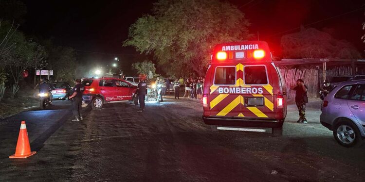 Fueron golpeados por otro vehículo en la carretera Huajuapan-Tehuacán.