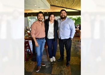 Foto: Rubén Morales // Los hermanos disfrutaron de ricos platillos a la carta mientras charlaban sobre sus planes y proyectos.