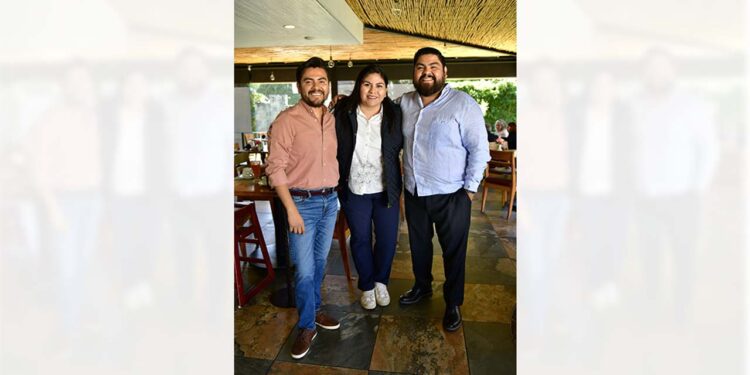 Foto: Rubén Morales // Los hermanos disfrutaron de ricos platillos a la carta mientras charlaban sobre sus planes y proyectos.