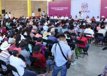 Foto: cortesía // A través de Caminos Bienestar, el gobernador Salomón Jara Cruz anuncia obras carreteras.