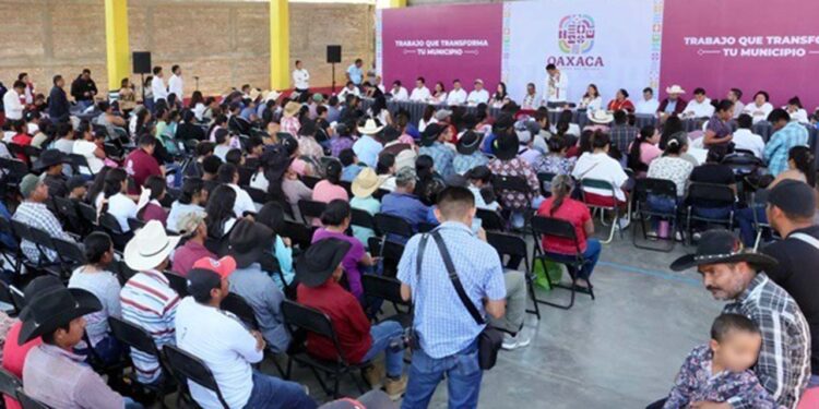 Foto: cortesía // A través de Caminos Bienestar, el gobernador Salomón Jara Cruz anuncia obras carreteras.