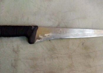 Aseguran a hombre con arma blanca.