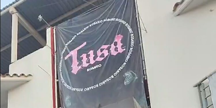 Policías de Santa Lucía cerraron un bar ubicado en avenida El Rosario tras denuncias de los vecinos por los escándalos provocados por los usuarios.