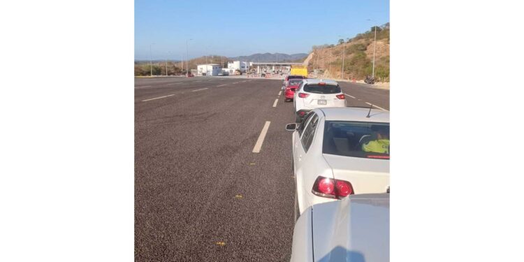 ¿Incompetencia o desinterés? Sigue saturada caseta de Ventanilla en la Súper Carretera a la Costa