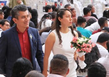 Foto: Adrián Gaytán // Contrajeron matrimonio civil 300 parejas de Valles Centrales.