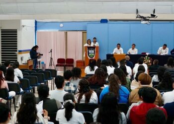 Foto: cortesía // Capacitan en Derecho Sanitario A estudiantes de cuarto y quinto año de medicina de la UABJO.