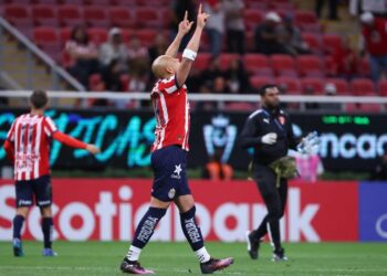 ¡Despertó la bestia! Anota el ‘Chicharito’ y las Chivas van a octavos de final contra el América