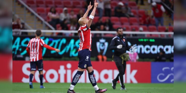 ¡Despertó la bestia! Anota el ‘Chicharito’ y las Chivas van a octavos de final contra el América