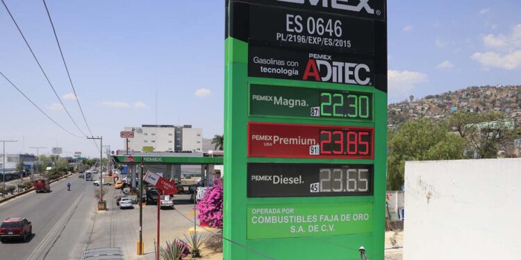 Foto: Archivo El Imparcial // Buscan la estabilización del precio de la gasolina en beneficio del pueblo de México.