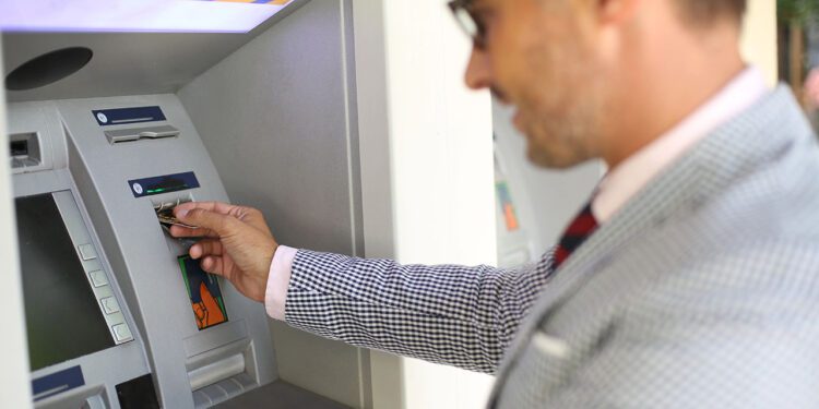 ¿Le “picaste” y te “clavaron” un seguro en un cajero automático? Así puedes cancelarlo