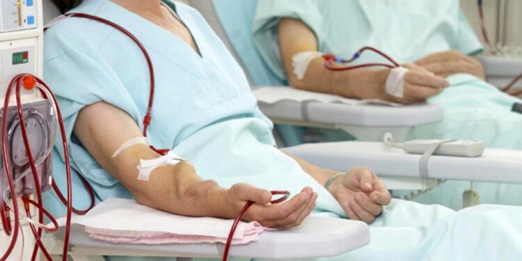 Foto: Agencias // Diálisis y hemodiálisis, la opción para depurar la sangre de tóxicos en personas con insuficiencia renal.