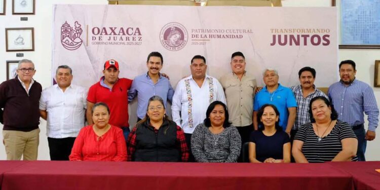 Foto: Municipio de Oaxaca de Juárez // Durante enero, el presidente municipal, Raymundo Chagoya, se reunió con algunos agentes municipales.