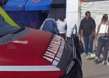 Atropellan a motociclista; queda lesionado