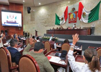 Foto: Adrián Gaytán // El Congreso del Estado aprueba el proyecto de decreto por el que se les autoriza a los 570 ayuntamientos del estado contratar deuda pública con instituciones bancarias.