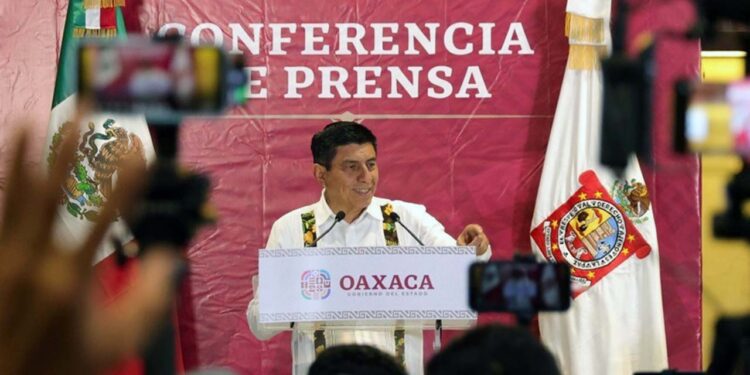Foto: cortesía // El gobernador informó que el IMSS continúa las gestiones para la construcción del Hospital General Regional de Alta Especialidad en Valles Centrales.