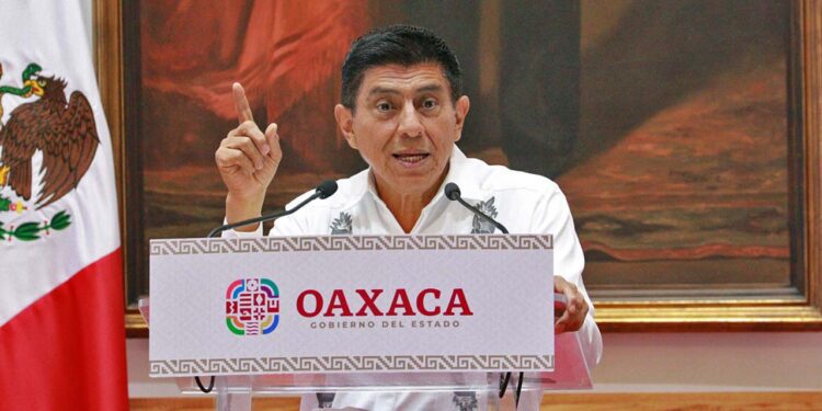 Foto: Adrián Gaytán // El gobernador Salomón Jara, lamenta que Morena permita la afiliación de Alejandro Murat y Miguel Ángel Yunes.